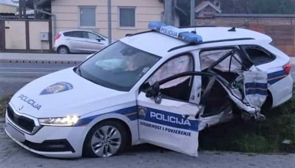 Foto Policijski Automobil Stradao U Neobi Noj Prometnoj Nesre I