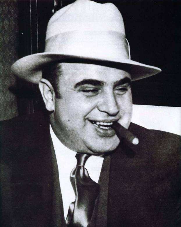 Slavni američki gangster Al Capone je porijeklom iz Hrvatske. A u njegovoj nekadašnjoj riječkoj vili i danas rado (džabe) ljetuju mnogi naši eminentni političari