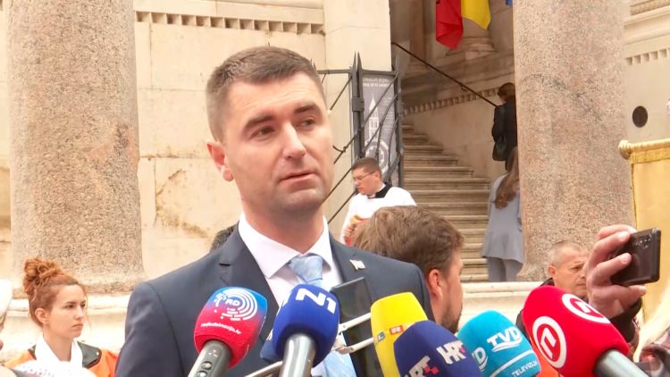 Ministar Filipović otkrio kada se planira krenuti s vaučerima za gorivo…