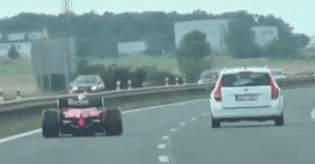 Video: Vozači u čudu trljali oči, Formula 1 na autocesti! Evo što stoji iza ove egzibicije…
